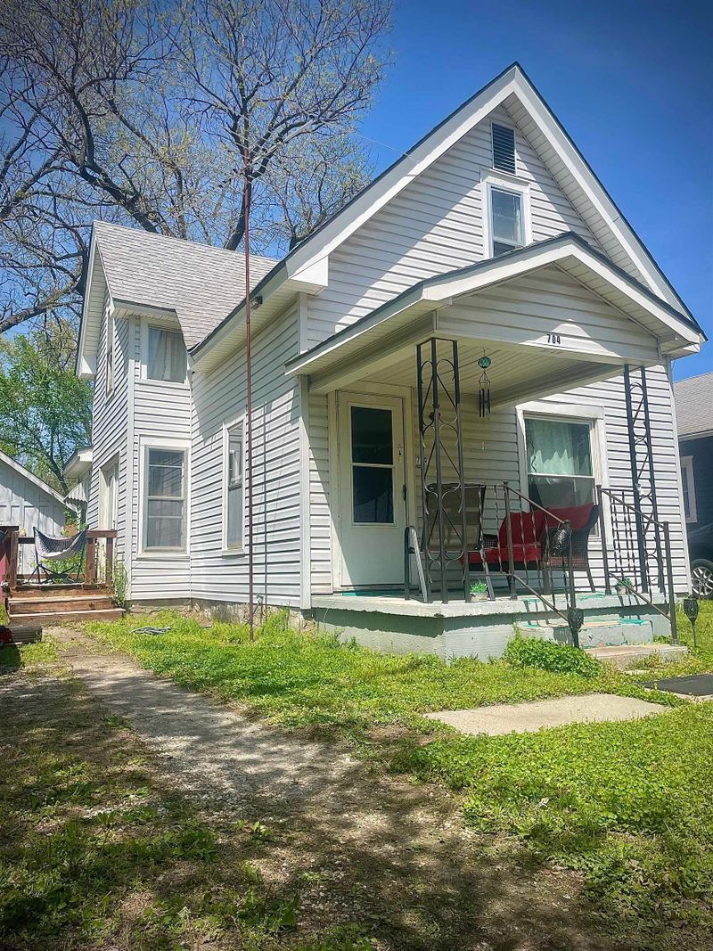 704 E 13th Ave, Winfield, KS 67156