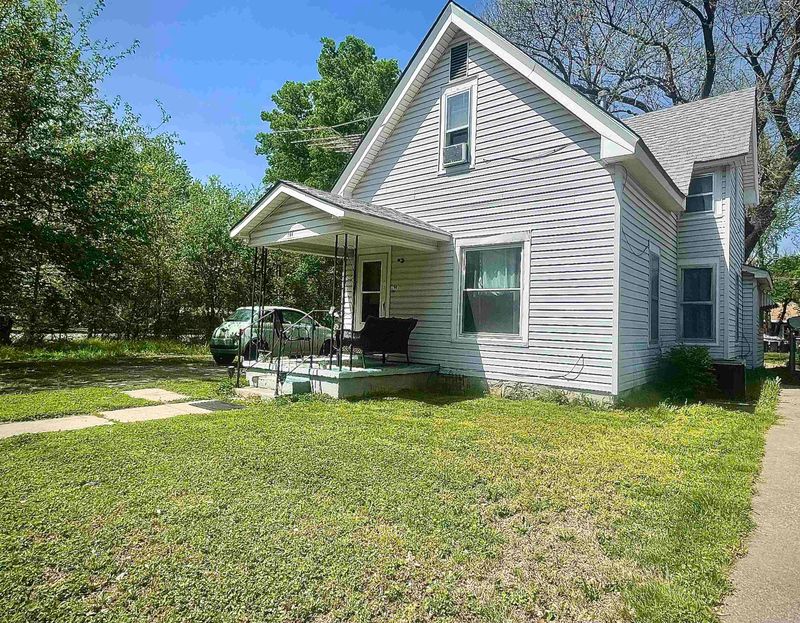 704 E 13th Ave, Winfield, KS 67156