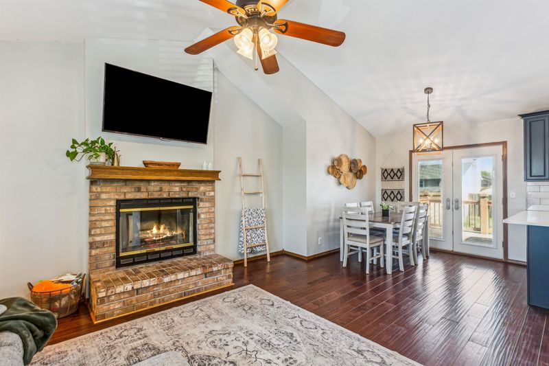 246 W Mallard Dr, Derby, KS 67037