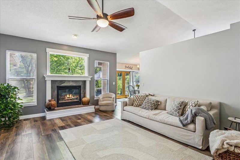 937 E Southcrest Dr, Derby, KS 67037