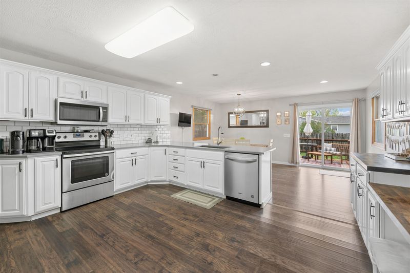 712 Carl Ave, Salina, KS 67401