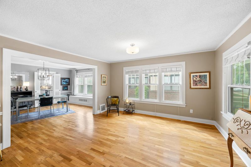 333 Sunset Dr, Salina, KS 67401