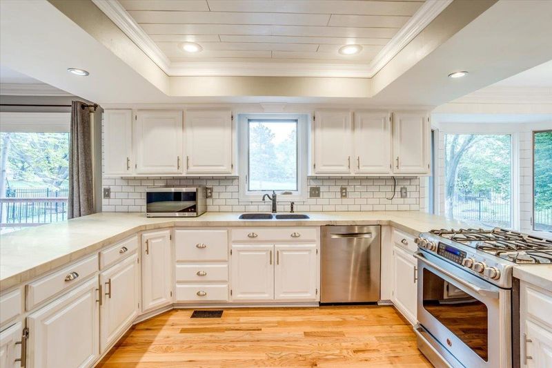 8522 E Greenbriar St, Wichita, KS 67226