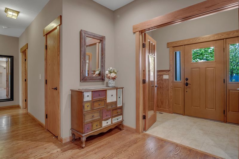 6734 E Summerside Pl, Bel Aire, KS 67226