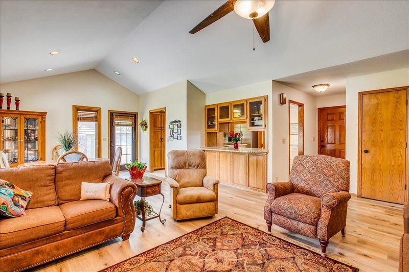404 W 1st St, Andover, KS 67002