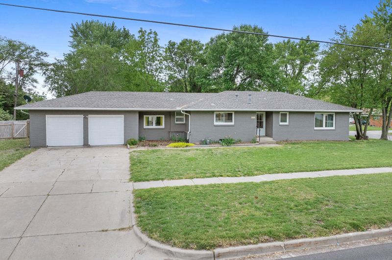 7701 E Lincoln St, Wichita, KS 67211
