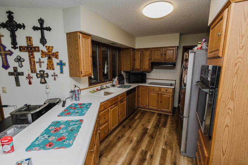 912 E Wedgewood Dr, Derby, KS 67037