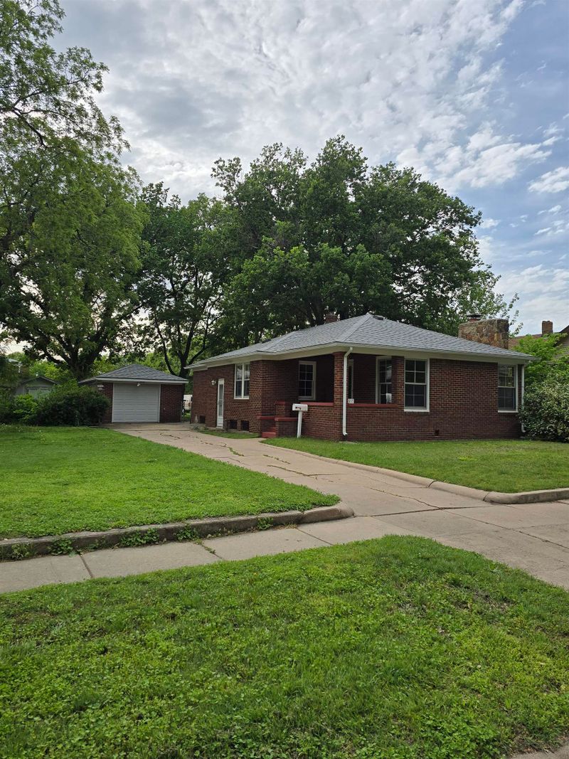 317 N Park Ave, Valley Center, KS 67147