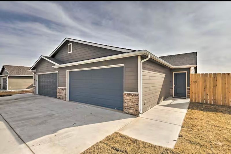 1821 E 69th St N, Park City, KS 67219