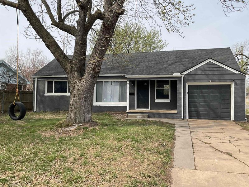 901 S Apache Dr, Wichita, KS 67207