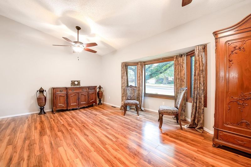 1306 E James St, Derby, KS 67037-2179