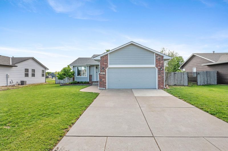 1617 E Winterset Cr, Goddard, KS 67052