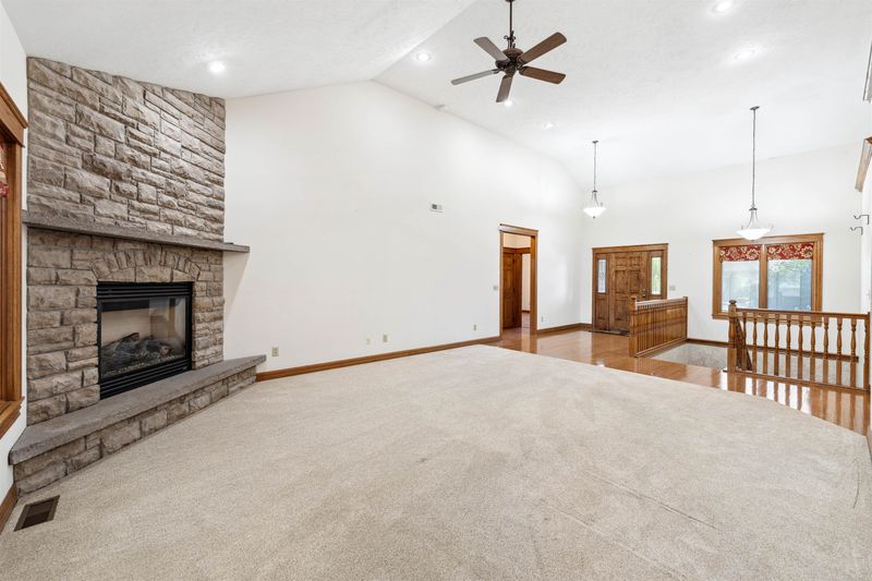 2502 Maclean Cir, Salina, KS 67401