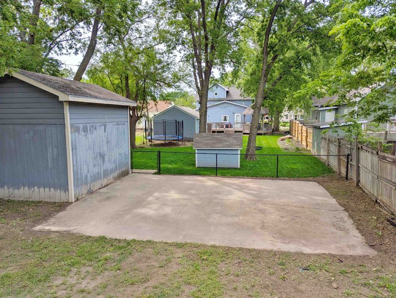 1115 Johnstown Ave, Salina, KS 67401