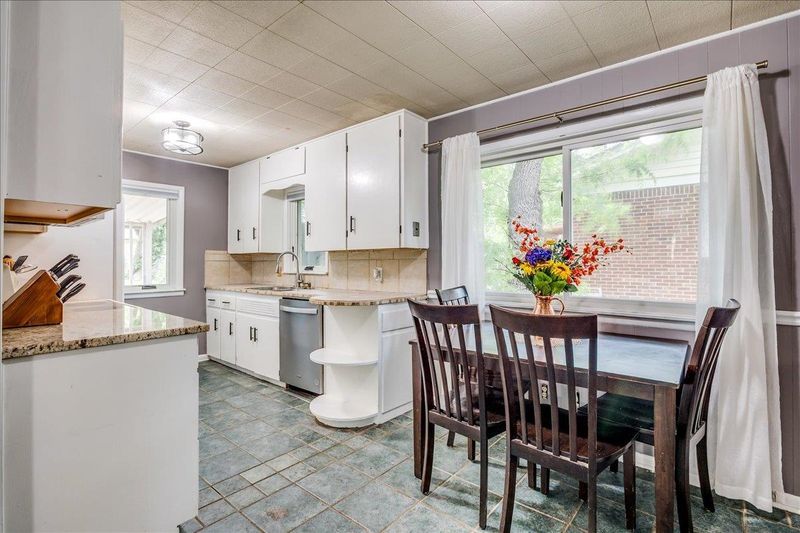 320 E Greenway St, Derby, KS 67037