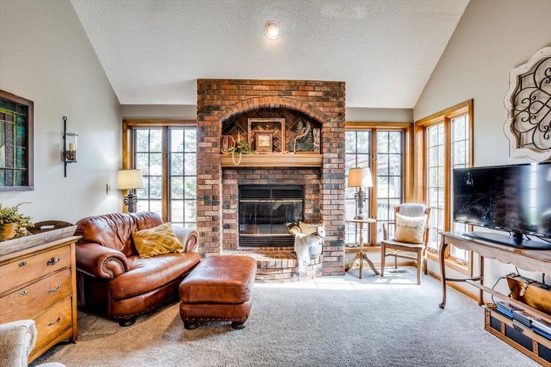 12006 E Fireside Ln, Derby, KS 67037