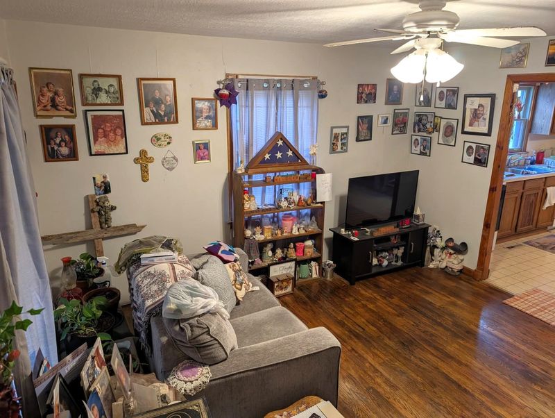 432 Baker St, Salina, KS 67401