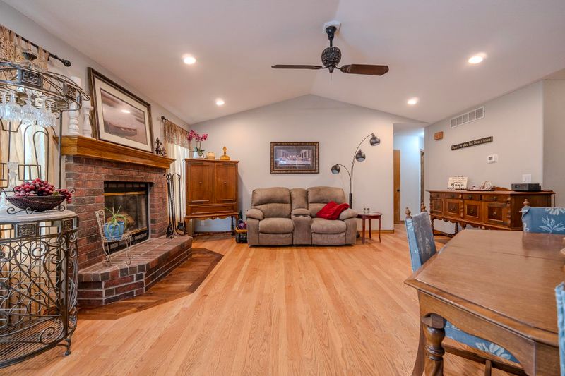 421 Fieldstone St, Valley Center, KS 67147