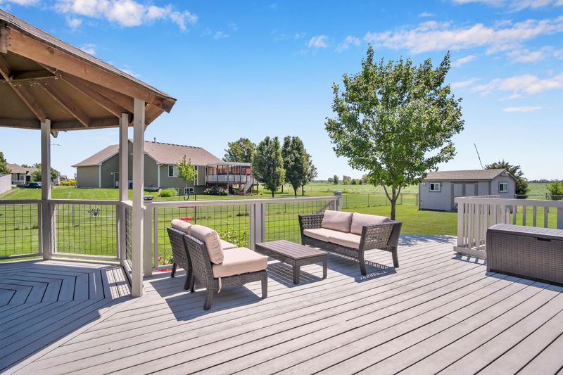 1430 Redbud Ct, Halstead, KS 67056