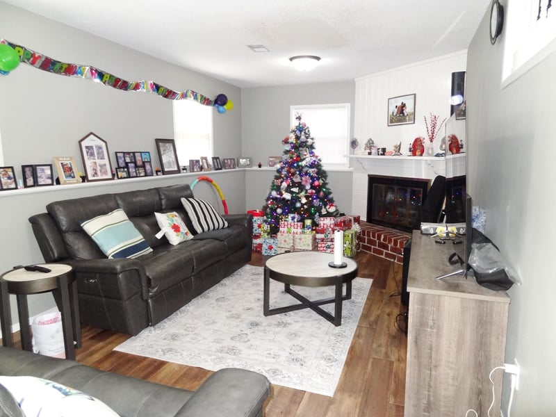 1009 S Dalton, Wichita, KS 67207