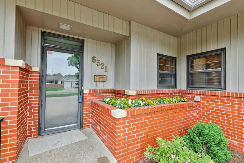 6321 E 8th St N, Wichita, KS 67208