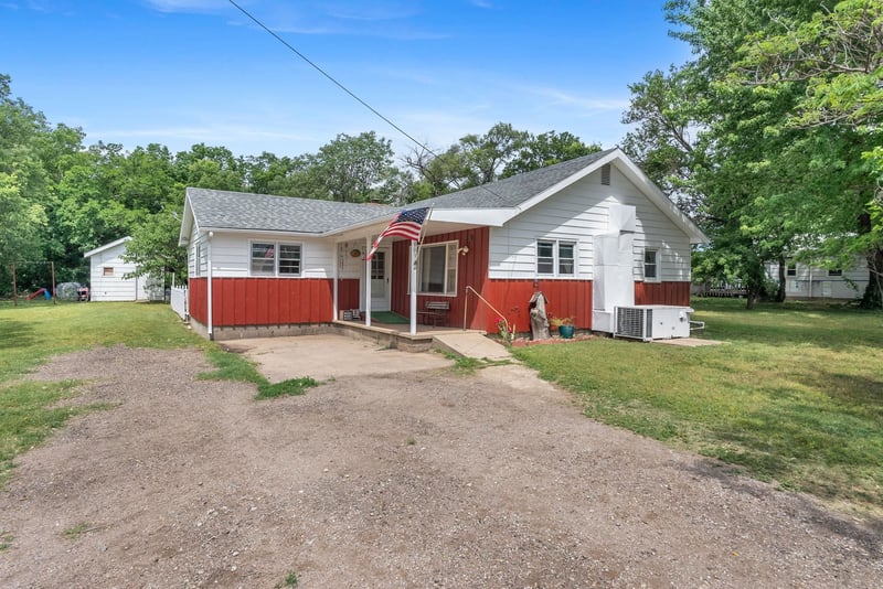 1003 N Olive St, Leon, KS 67074
