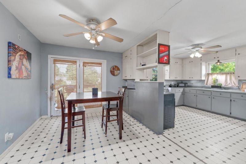 1215 N Logan St, Newton, KS 67114