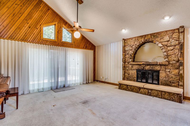 265 S Gleneagles Ct, Wichita, KS 67209