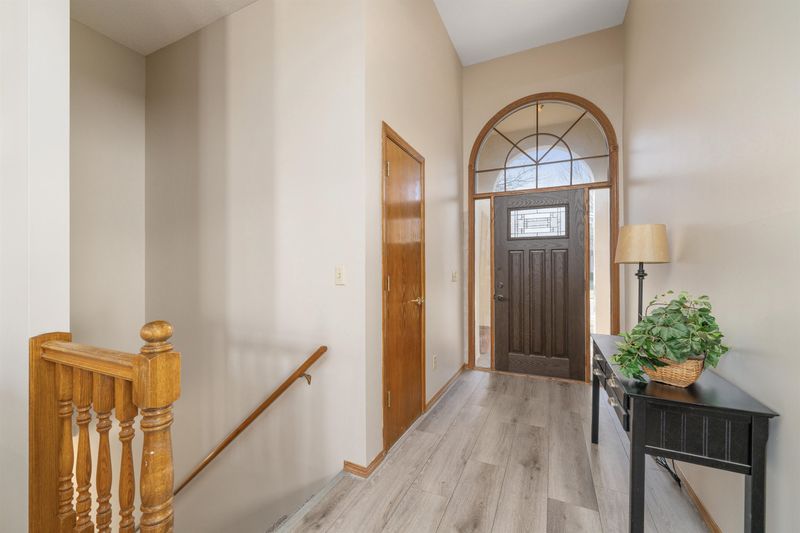 1406 E Meadow Ridge Ct, Derby, KS 67037