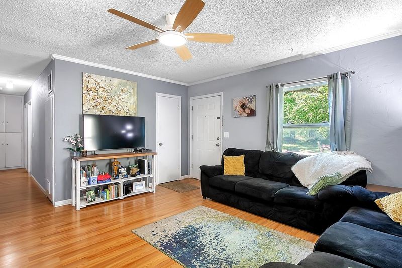 1212 E Evanston St, Park City, KS 67219