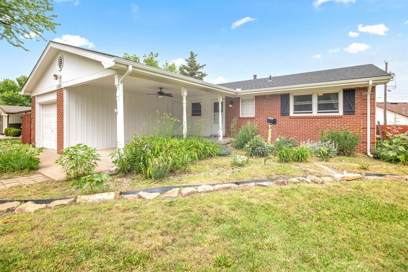 1424 N Community Dr, Derby, KS 67037