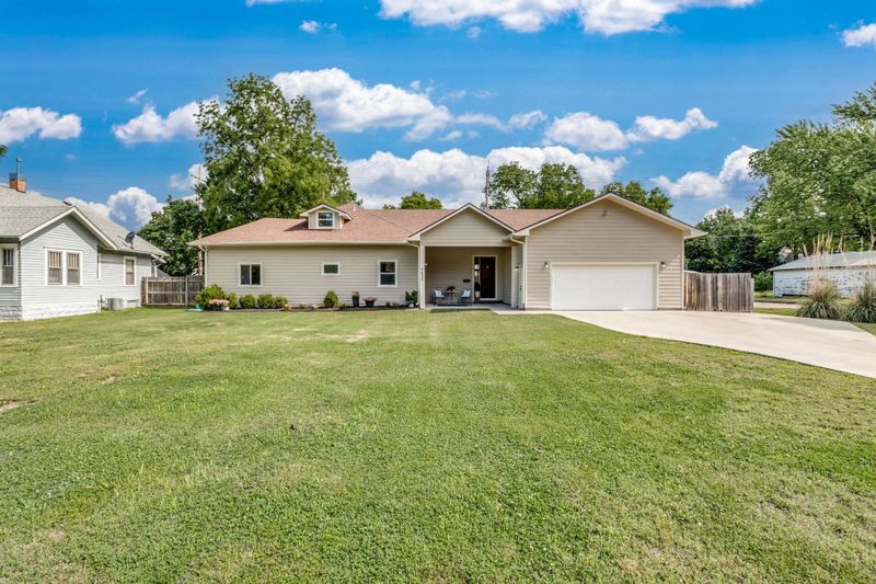 620 E 12th Ave, Winfield, KS 67156