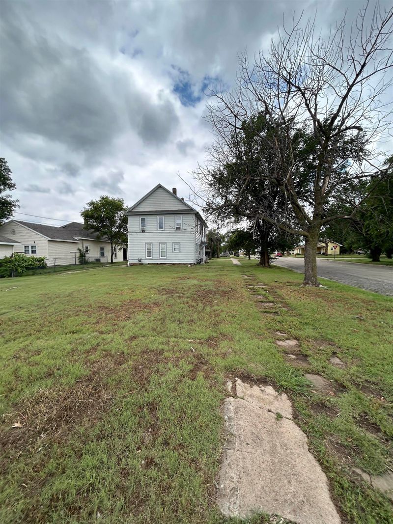 524 N Oak St, Pratt, KS 67214