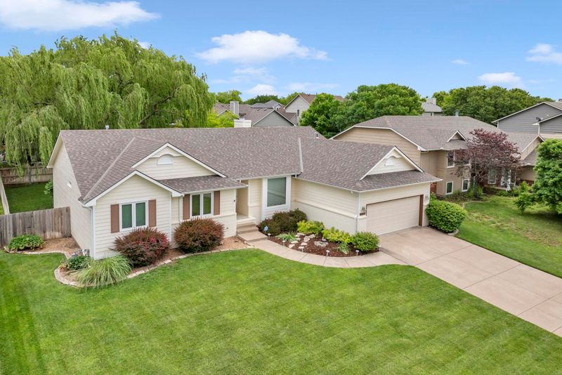 134 S Elm Ct, Andover, KS 67002
