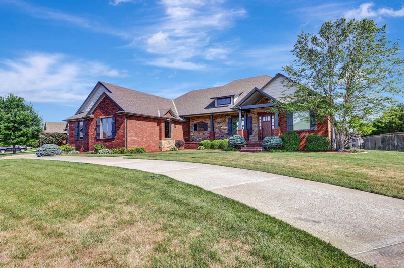 2612 N Paradise Ct, Wichita, KS 67205