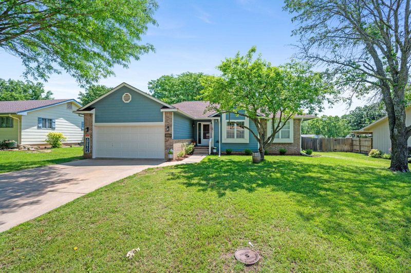 2014 Mound St, Winfield, KS 67156