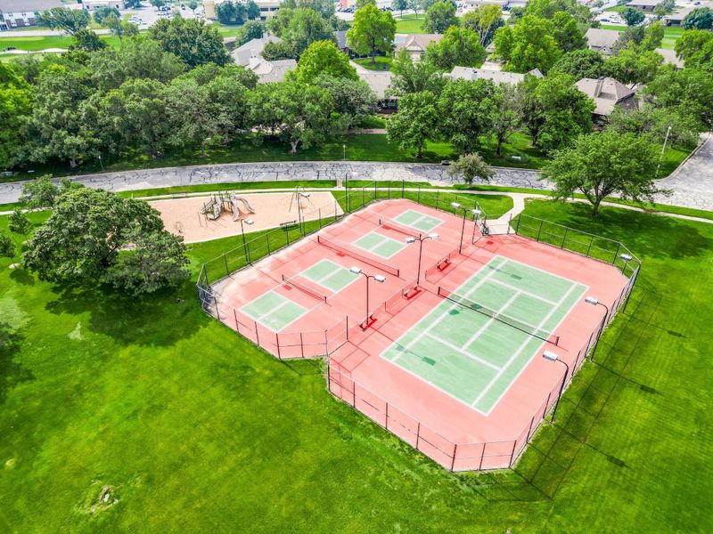 2415 N Spring Meadow St, Wichita, KS 67205