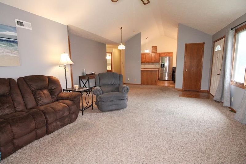 677 Georgetown Rd, Salina, KS 67401