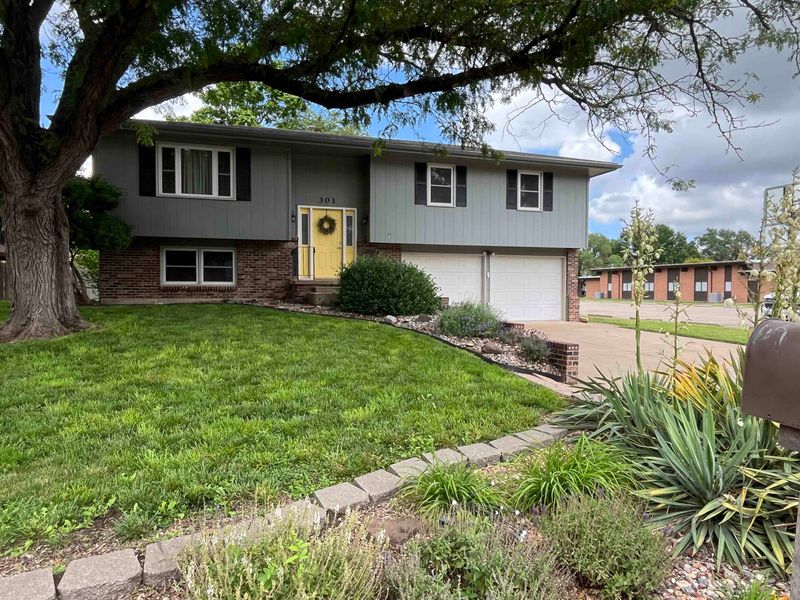 301 E Parkway Ave, Salina, KS 67401