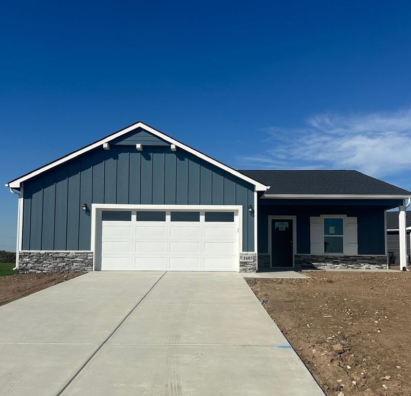 1603 Emerald Valley Dr, Mulvane, KS 67110