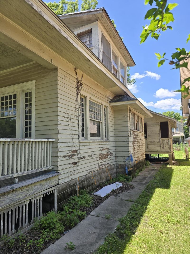 915 Stewart St, Winfield, KS 67156