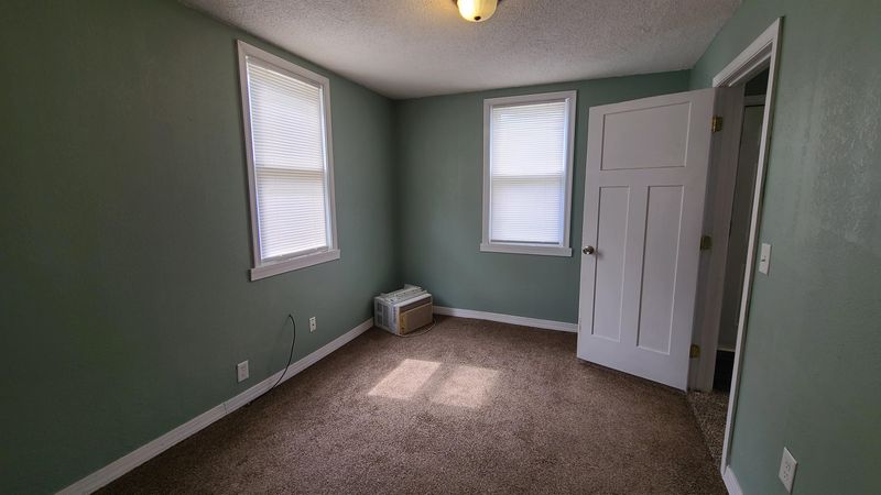 812 E 4th St, Wellington, KS 67152