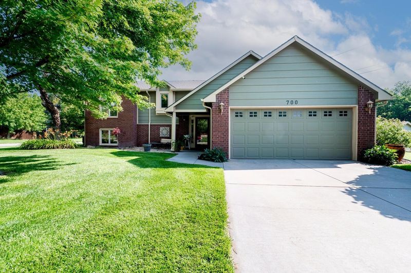 700 E Wahoo Cir, Derby, KS 67037