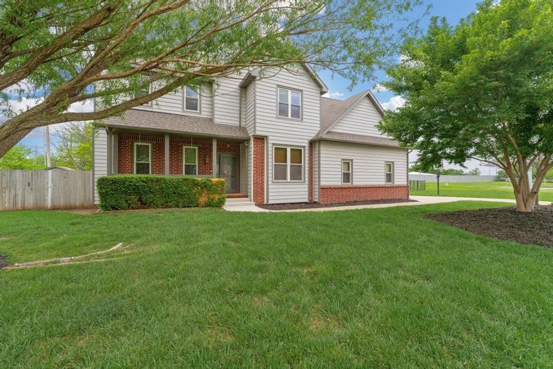 420 N Valley Stream Dr, Derby, KS 67037