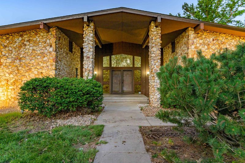 1500 Terrace Dr, Newton, KS 67114