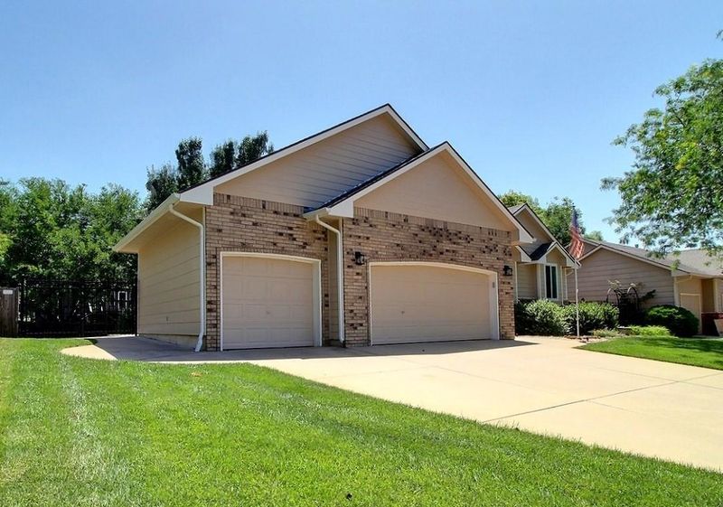 841 E Cedarbrook Rd, Derby, KS 67037