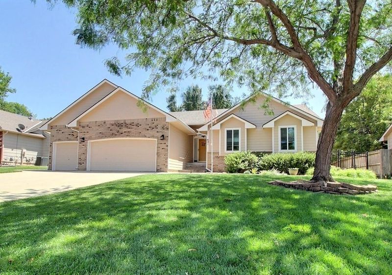 841 E Cedarbrook Rd, Derby, KS 67037