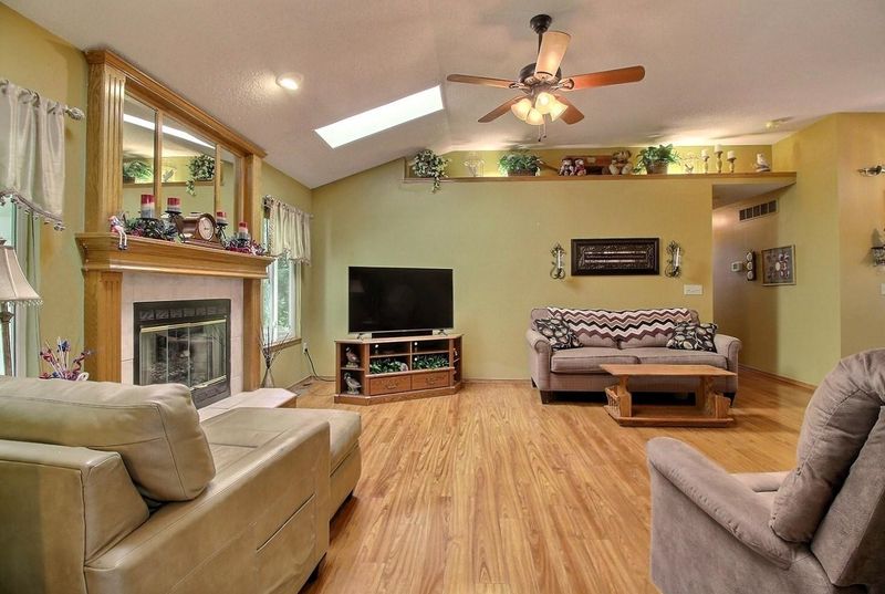 841 E Cedarbrook Rd, Derby, KS 67037