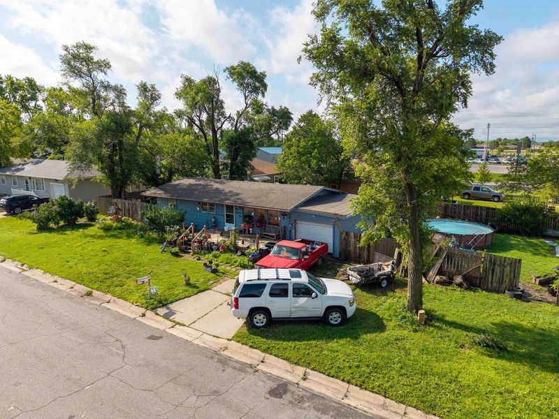 101 SE 13th St, Newton, KS 67114