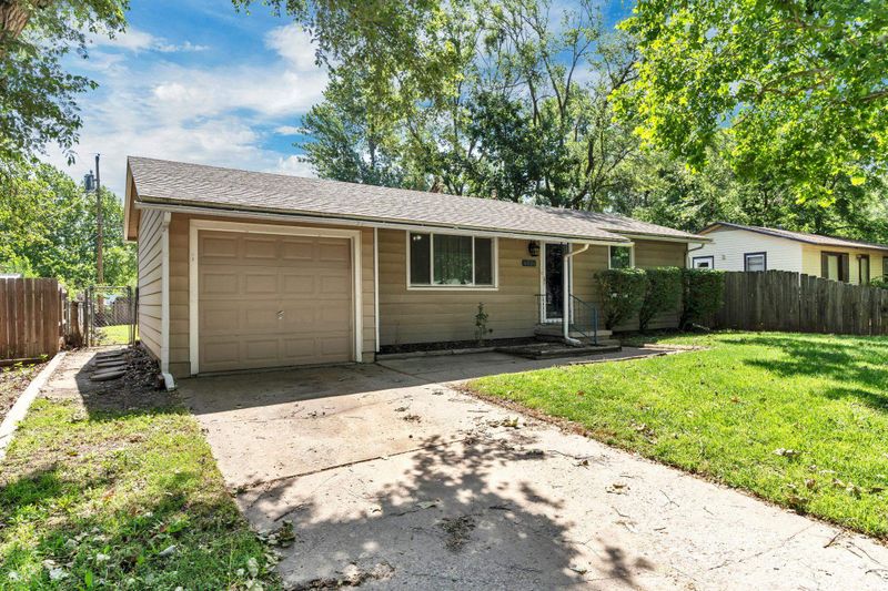 6526 N Hydraulic St, Park City, KS 67219